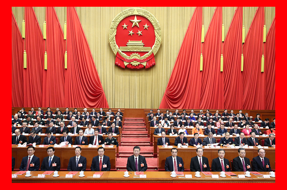 3月20日，第十三屆全國人民代表大會第一次會議閉幕。習(xí)近平等黨和國家領(lǐng)導(dǎo)人在主席臺就座。
