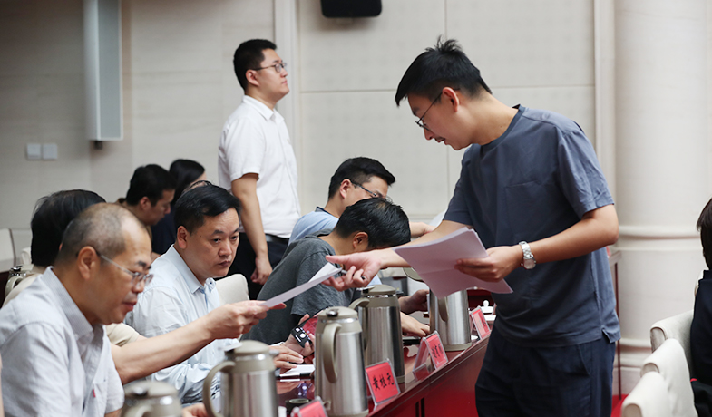 聯(lián)絡(luò)員分發(fā)、清點選票