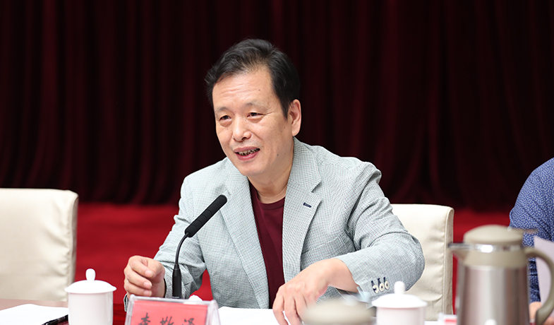 8月16日，評委會副主任李敬澤在第七次全體會上作投票說明、宣布計票結(jié)果并公布獲獎作品