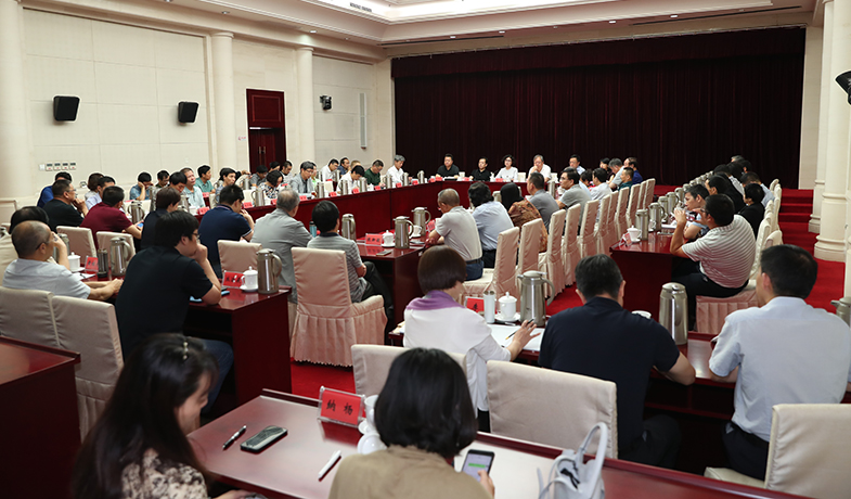 8月16日，第十屆茅盾文學(xué)獎在北京揭曉