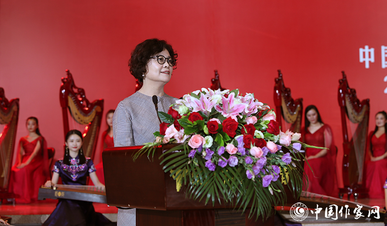 中國作協(xié)主席、第十屆茅盾文學(xué)獎評委會主任鐵凝致辭