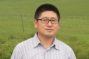 詩(shī)歌獎(jiǎng)：《春夜，誰在呼喚》（蒙古文）作者：滿全（蒙古族）         獲獎(jiǎng)感言　　詩(shī)歌與學(xué)術(shù)如同火海與冰山。詩(shī)歌代表著我的激情、才氣和浪漫，學(xué)術(shù)代表著我的理性、睿智和嚴(yán)謹(jǐn)。每時(shí)每刻穿梭在草原與城市、傳統(tǒng)與現(xiàn)代、母語與非母語、詩(shī)歌與學(xué)術(shù)之間，傾聽著來自不同領(lǐng)域的聲音，體驗(yàn)著世界的豐滿和復(fù)雜……
