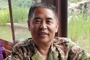 報(bào)告文學(xué)獎(jiǎng)：《宋文驄——從游擊隊(duì)員到殲10之父》作者：段平（回族）         獲獎(jiǎng)感言　　有時(shí)候，正如古羅馬人韋格修斯所說，如果你想要和平，那就準(zhǔn)備戰(zhàn)爭(zhēng)。這是逼不得已的事情。而為了不戰(zhàn)而屈人之兵，除了軍隊(duì)的準(zhǔn)備，就是我們大國(guó)重器的鑄造者，我們的科學(xué)家了。作為一個(gè)長(zhǎng)期從事軍事題材創(chuàng)作的文學(xué)人，一個(gè)老兵，為他們而歌，我責(zé)無旁貸……