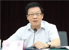 【張　平】	張麗軍丨《張平長篇小說：無比廣闊的現(xiàn)實主義道路》；	閻秋霞丨《張平：對百姓立場、中國敘事、民本美學(xué)的堅守》。