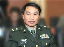 【周大新】	李丹夢丨《周大新小說的文化闡釋——由<湖光山色>說開去》；	李杰俊丨《作為“還鄉(xiāng)”的周大新小說》。