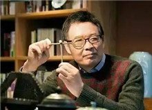 【麥　家】	季　進(jìn)丨《麥家：“講故事的人”》；	陳培浩丨《孤獨的辯證法和麥家的意義》。