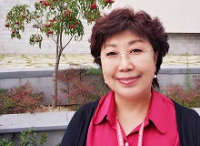 徐坤：《神圣婚姻》寫的是家族里的真人真事　　這部書的很多情節(jié)都是家族里的真人真事，聽的時(shí)候在想，應(yīng)該用什么方式把故事寫出來(lái)……[詳細(xì)]