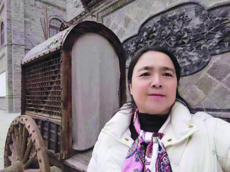徐彥利，科幻作家，自1998年起發(fā)表作品，已發(fā)表近500篇科幻小說及研究論文等，出版《奇幻森林逃生記》《心靈探測師》《先鋒敘事新探》《中國科幻史話》《中國當(dāng)代小說主潮》《中國當(dāng)代小說流變史》等著作。曾獲華語科幻星云獎(jiǎng)、少兒科幻星云獎(jiǎng)及世界華人科普獎(jiǎng)等獎(jiǎng)項(xiàng)。