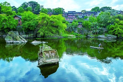 唐代造像石，位于四川省自貢市貢井區(qū)。