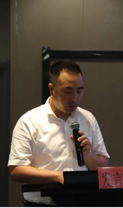 呼倫貝爾市翻譯家協(xié)會副主席、秘書長陳巴爾虎旗文聯(lián)副主席慶和