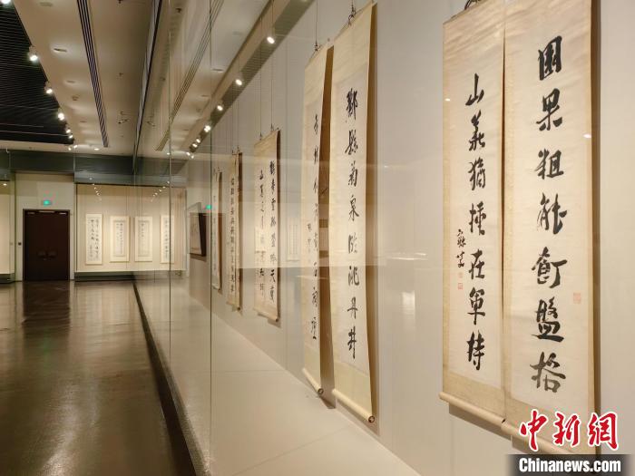 《歷史的星辰——近現(xiàn)代海派書法大展》在中華藝術(shù)宮(上海美術(shù)館)展出?！　≈腥A藝術(shù)宮 供圖