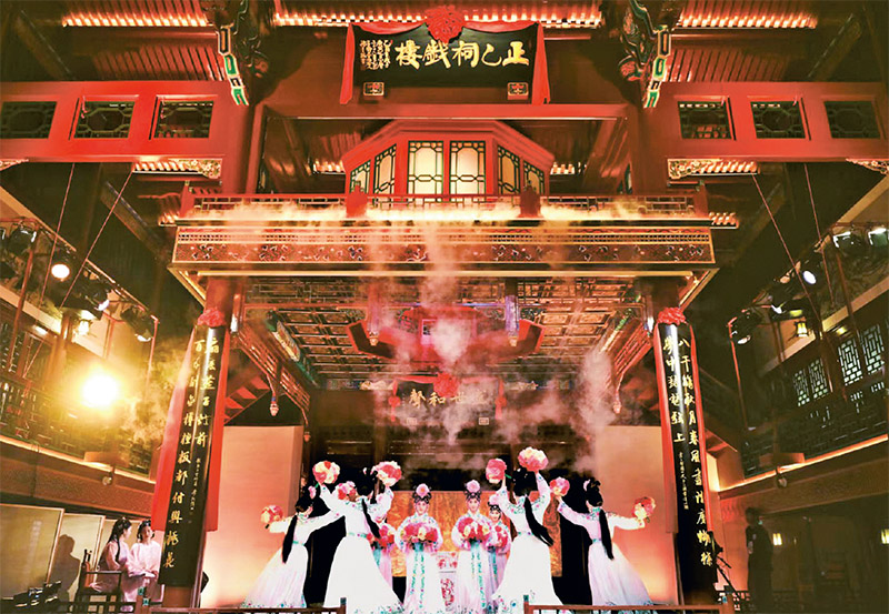 正乙祠戲樓里，昆曲《牡丹亭》經(jīng)典名段正在上演。 正乙祠戲樓供圖