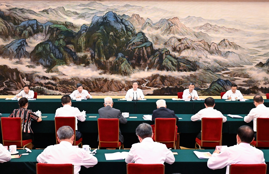 9月9日，全國優(yōu)秀教師代表座談會在北京召開。中共中央政治局常委、國務院副總理丁薛祥出席會議，傳達習近平致信和李強批示并講話。新華社記者 申宏 攝