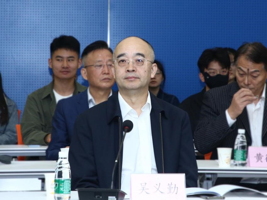 中國(guó)作協(xié)黨組成員、副主席吳義勤出席論壇并致辭