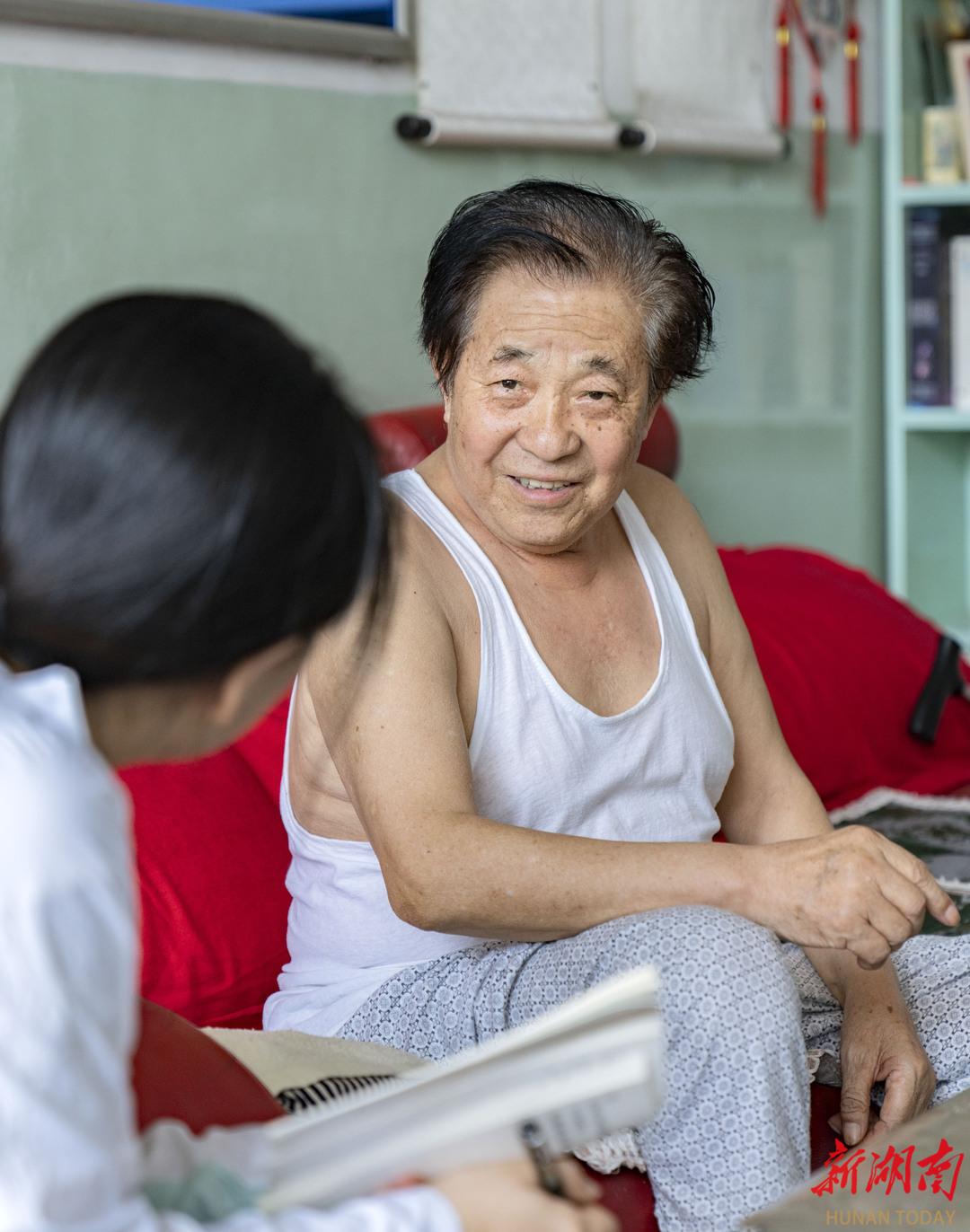 7月27日，賈家莊村村民任彥雄講述當(dāng)年馬烽在村里的往事。