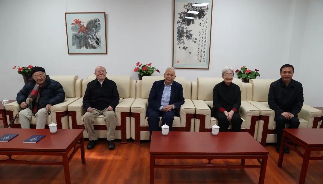 左起：錢理群、嚴(yán)家炎、謝冕、盧曉蓉、張宏森