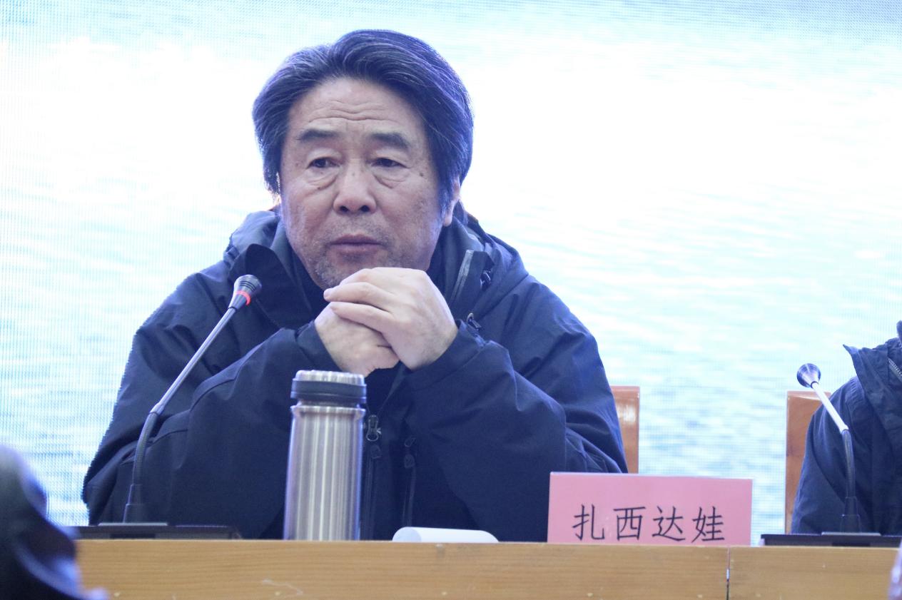 西藏自治區(qū)政協(xié)副主席、文聯(lián)主席扎西達娃在開班儀式講話