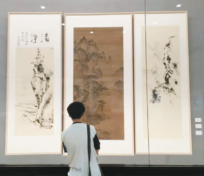 　二〇一五年，柯偉業(yè)的碩士畢業(yè)作品在浙江杭州潘天壽紀念館展出。