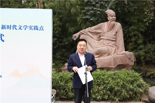 中國(guó)作協(xié)黨組成員、書(shū)記處書(shū)記胡邦勝講話