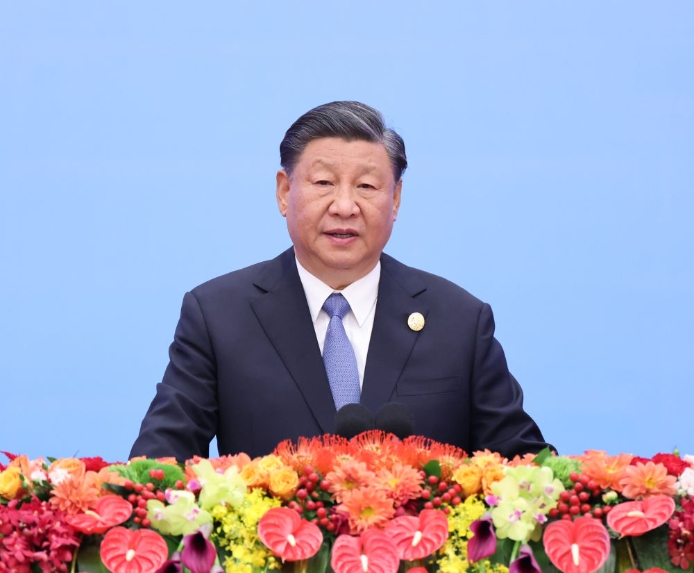 2023年10月18日上午，習近平在北京人民大會堂出席第三屆“一帶一路”國際合作高峰論壇開幕式并發(fā)表題為《建設(shè)開放包容、互聯(lián)互通、共同發(fā)展的世界》的主旨演講。新華社記者 王曄 攝