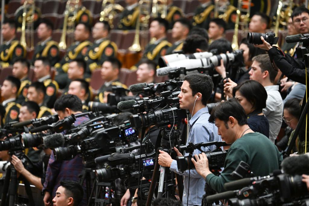 3月5日，第十四屆全國(guó)人民代表大會(huì)第二次會(huì)議在北京人民大會(huì)堂開(kāi)幕。這是記者在會(huì)場(chǎng)拍攝。新華社記者 牟寧 攝