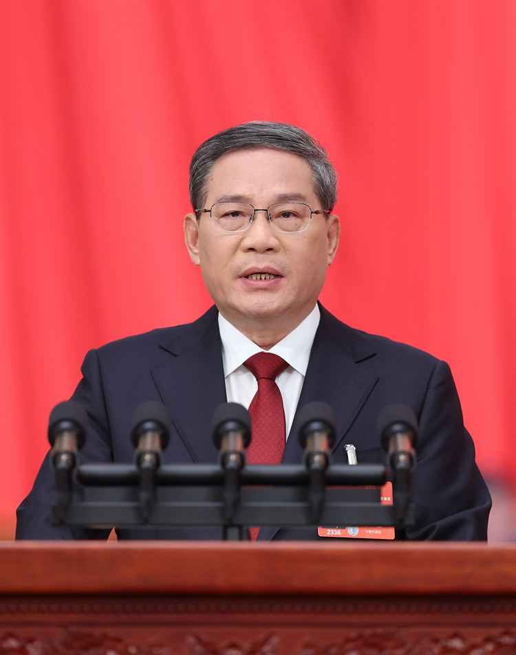 3月5日，第十四屆全國(guó)人民代表大會(huì)第二次會(huì)議在北京人民大會(huì)堂開(kāi)幕。國(guó)務(wù)院總理李強(qiáng)作政府工作報(bào)告。新華社記者 姚大偉 攝
