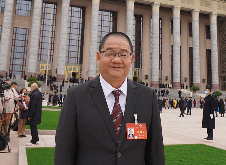 全國(guó)政協(xié)文化文史和學(xué)習(xí)委員會(huì)副主任、澳門文化界聯(lián)合總會(huì)會(huì)長(zhǎng)吳志良委員
