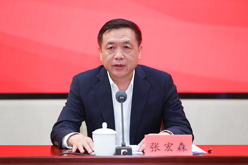 中國作協(xié)黨組書記張宏森主持會(huì)議并作動(dòng)員講話
