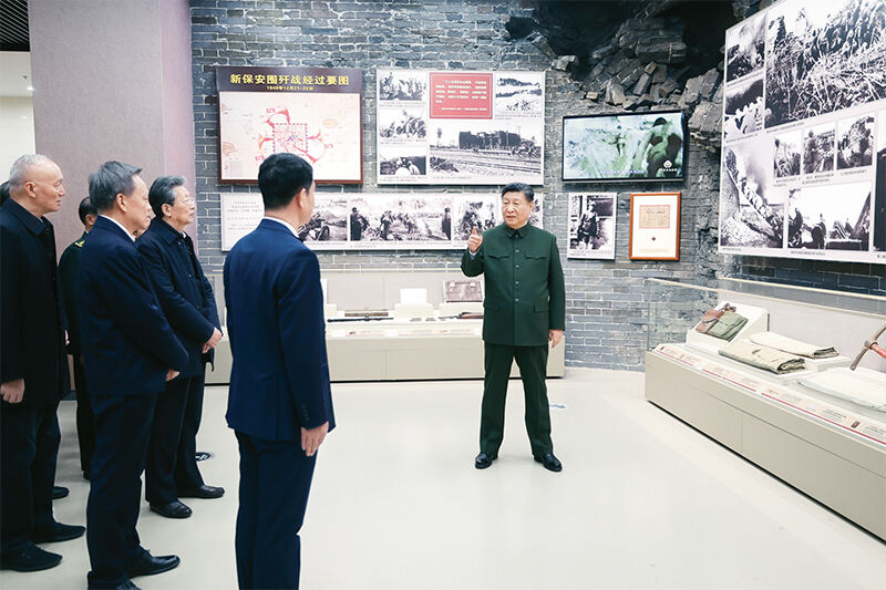 2024年2月1日至2日，中共中央總書記、國(guó)家主席、中央軍委主席習(xí)近平來到天津，看望慰問基層干部群眾。這是2日上午，習(xí)近平在平津戰(zhàn)役紀(jì)念館考察。 新華社記者 鞠鵬/攝