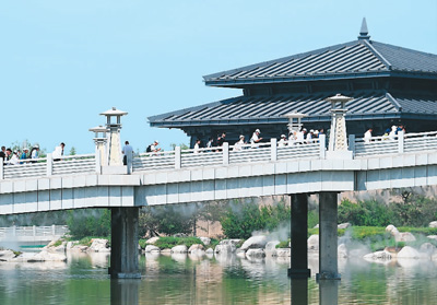 　5月18日，觀眾步入陜西歷史博物館秦漢館參觀。 　　新華社記者 李一博攝