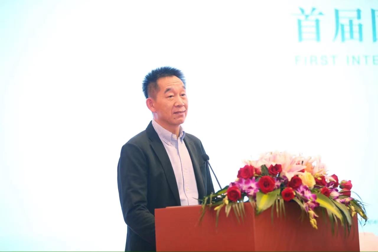 中國作協(xié)黨組成員、書記處書記、《人民文學(xué)》主編施戰(zhàn)軍致辭