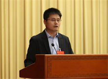 楊輝：以文學(xué)批評參與當(dāng)代文化創(chuàng)造　　十余年有一個問題始終縈繞于懷，那就是如何做出屬于我們這一代人的學(xué)問……[詳細]