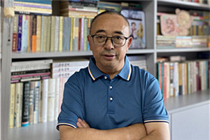 報告文學獎：《幸福的旋律——西藏脫貧交響曲》  作者：吉米平階（藏族）         獲獎感言時代的發(fā)展往往超越作家的經驗和想象，在我還挖空心思用自己有限的能力想為所住村莊和遙遠的鄉(xiāng)親做點什么的時候，波瀾壯闊的脫貧攻堅開始了。西藏是全國集中連片貧困程度最深地區(qū)之一，也是脫貧攻堅難度最大，成效最顯著的地方，我有幸作為參與者、親歷者和記錄者，見證了全過程。