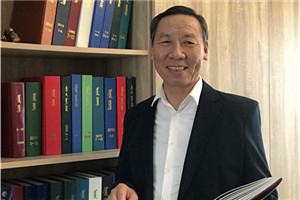 中短篇小說獎：《藍天戈壁》（中篇小說集）  作者：阿尤爾扎納（蒙古族）         獲獎感言在這世上，唯有以愛為根基，方可泰康，終得圓滿。生活不可缺少愛的慈潤。唯有愛能柔化一切，彌補裂痕，使人們得以和睦共存，共享安康。我一直致力于在作品中突顯愛與被愛、寬恕與被寬恕之重要性，通過自己的作品播撒人間大愛，為跌倒之人予以牽挽架扶，為痛哭之人予以擦拭眼淚，便是我的夙愿。
