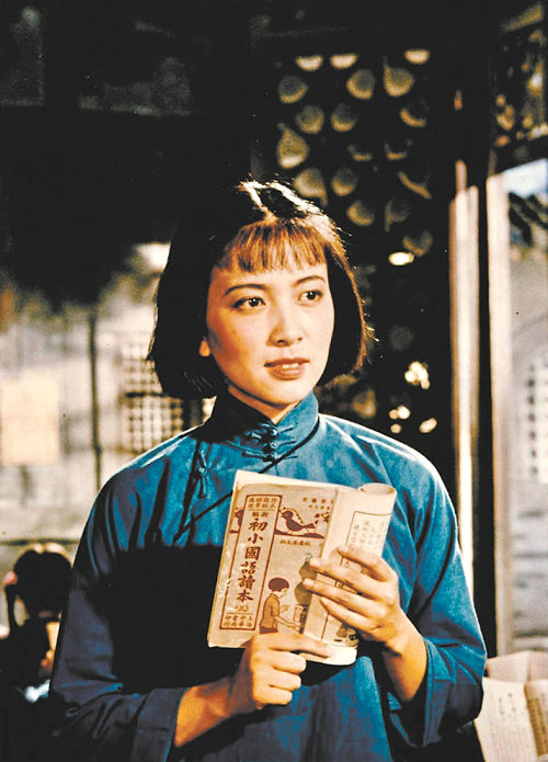 一九五九年，由楊沫編劇，崔嵬和陳懷皚執(zhí)導(dǎo)，北京電影制片廠出品的電影《青春之歌》上映，謝芳飾演林道靜