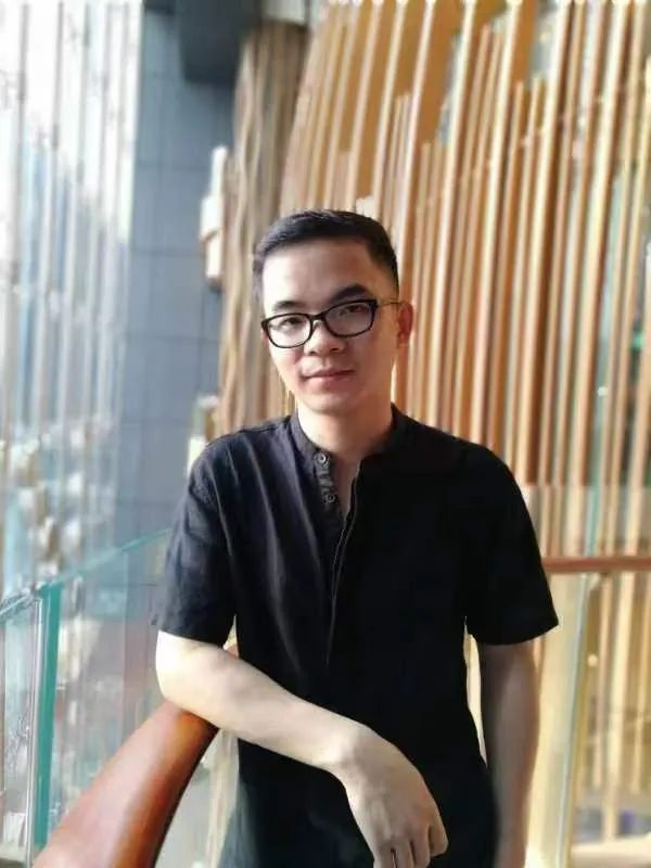 唐詩人，中國作家協(xié)會會員，廣州市文藝評論家協(xié)會理事、暨南大學(xué)文學(xué)院副教授