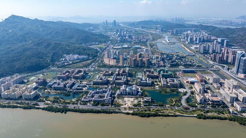 圖為澳門大學(xué)橫琴校區(qū)（2024年12月4日攝，無人機(jī)照片）。新華社發(fā) 張金加/攝