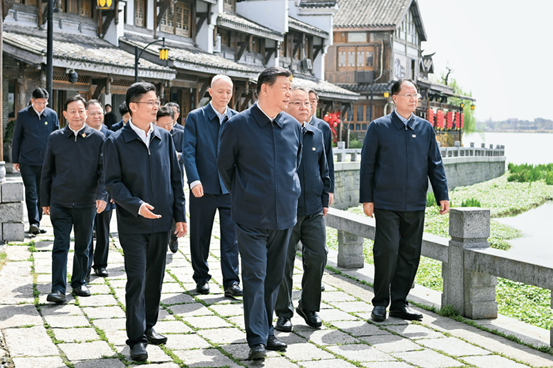 2024年3月18日至21日，中共中央總書記、國家主席、中央軍委主席習(xí)近平在湖南考察。這是19日上午，習(xí)近平在常德河街考察。 新華社記者 謝環(huán)馳/攝