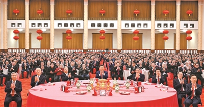 1月27日，中共中央、國(guó)務(wù)院在北京人民大會(huì)堂舉行2025年春節(jié)團(tuán)拜會(huì)。黨和國(guó)家領(lǐng)導(dǎo)人習(xí)近平、李強(qiáng)、趙樂際、王滬寧、蔡奇、丁薛祥、李希、韓正等同首都各界人士歡聚一堂、共迎佳節(jié)。新華社記者??謝環(huán)馳攝
