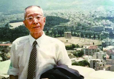 1986年，羅念生在雅典衛(wèi)城上