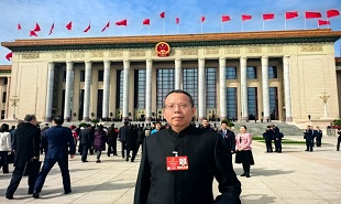 全國(guó)人大代表，貴州省文聯(lián)主席、省作協(xié)主席歐陽(yáng)黔森