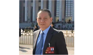 全國(guó)政協(xié)委員、民進(jìn)中央委員、百花文藝出版社總編輯汪惠仁
