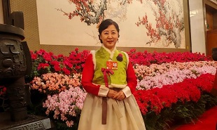 全國(guó)人大代表、中國(guó)舞協(xié)副主席、延邊歌舞團(tuán)副團(tuán)長(zhǎng)咸順女