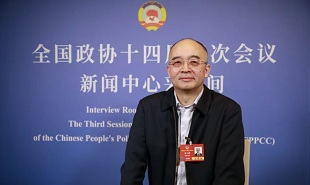 全國(guó)政協(xié)委員，中國(guó)作協(xié)副主席吳義勤
