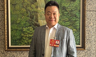 全國(guó)政協(xié)常委，中國(guó)作協(xié)副主席邱華棟
