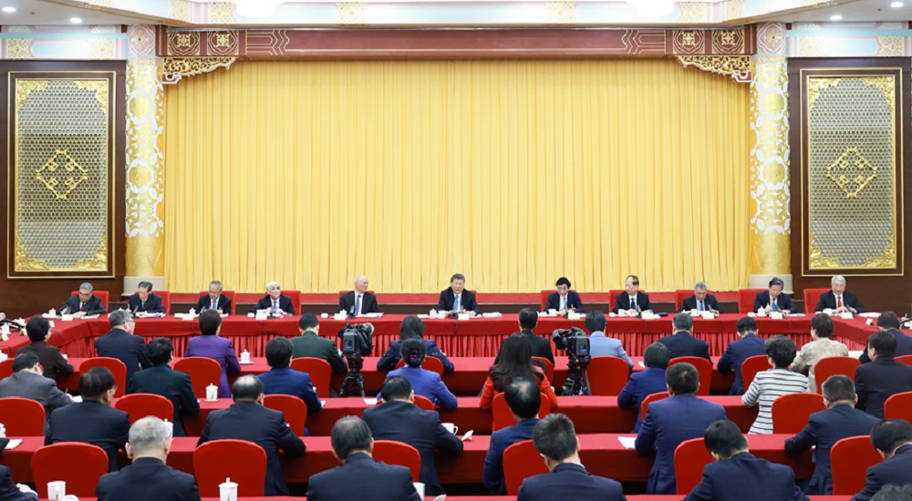 3月6日下午，中共中央總書記、國(guó)家主席、中央軍委主席習(xí)近平看望參加全國(guó)政協(xié)十四屆三次會(huì)議的民盟、民進(jìn)、教育界委員