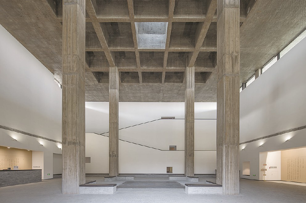 在蘇州御窯金磚博物館中，劉家琨致力于采用當(dāng)代材料與空間布局而營造出古典園林的空間體驗。（攝影：存在建筑）
