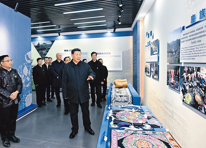 2025年3月17日至18日，中共中央總書(shū)記、國(guó)家主席、中央軍委主席習(xí)近平在貴州考察。這是17日下午，習(xí)近平在黔東南州黎平縣肇興侗寨侗族文化展示中心考察。 新華社記者 謝環(huán)馳/攝