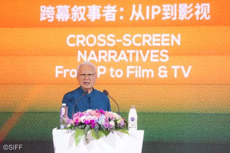 6月21日下午，謝飛導(dǎo)演在上海展覽中心做主旨演講