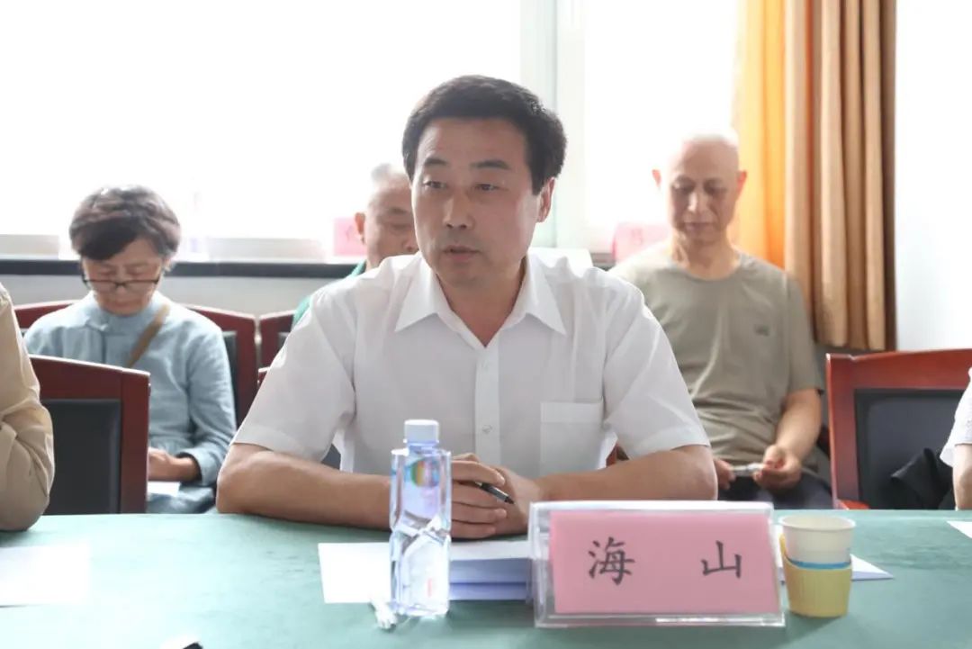 內(nèi)蒙古文聯(lián)黨組成員、副主席海山致辭